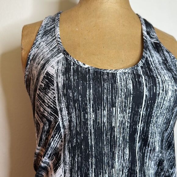 Lululemon sz 6 black and white track tank top great pre owned condition - Picture 6 of 8